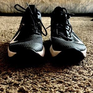 Men’s Size 9 LeBron’s Basketball Shoes